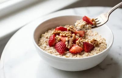Hearty Oatmeal with Berries and Nuts