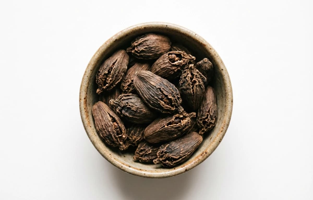 black cardamom pod