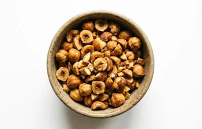 chopped toasted hazelnuts