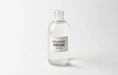 distilled white vinegar