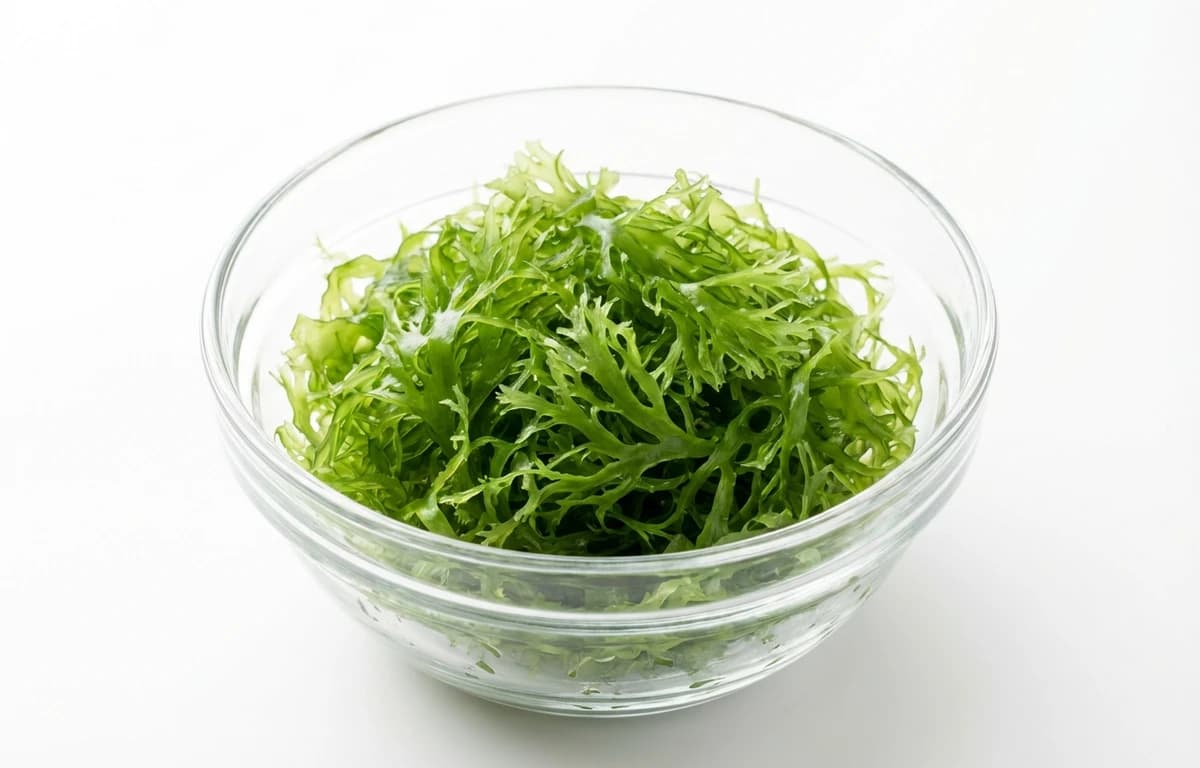 rehydrated emi-tsunomata seaweed