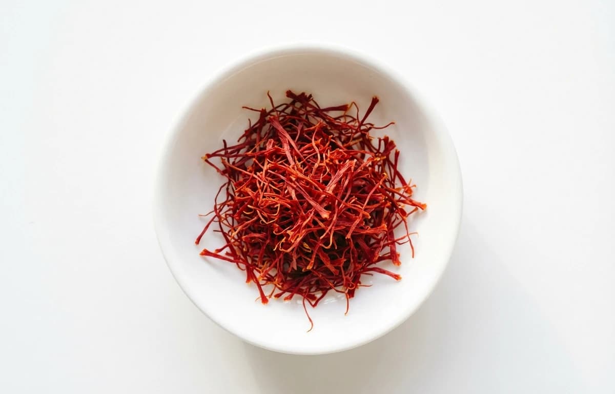 saffron strands