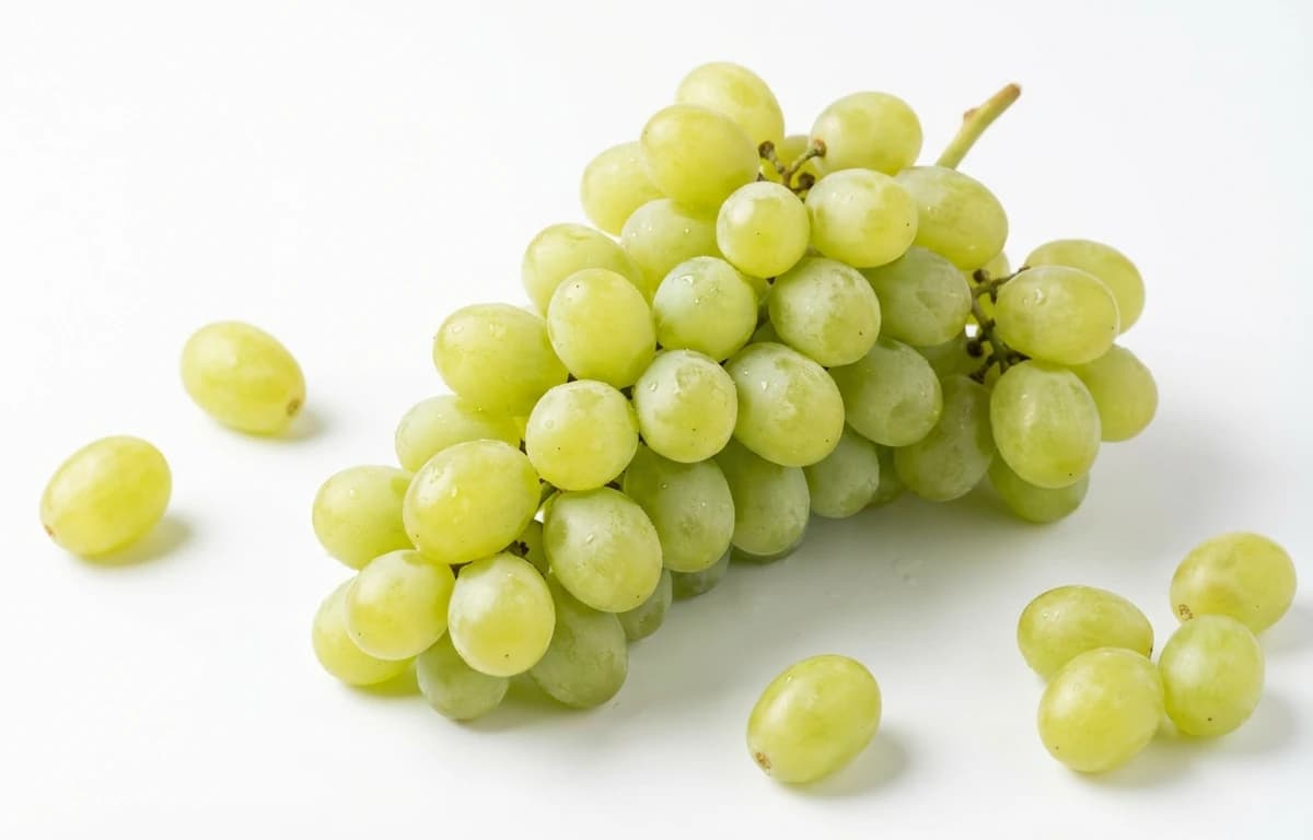 raw thompson seedless grape
