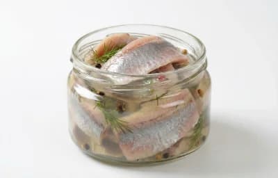pickled herring in wine sauce