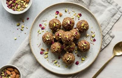 Date and Nut Ladoo