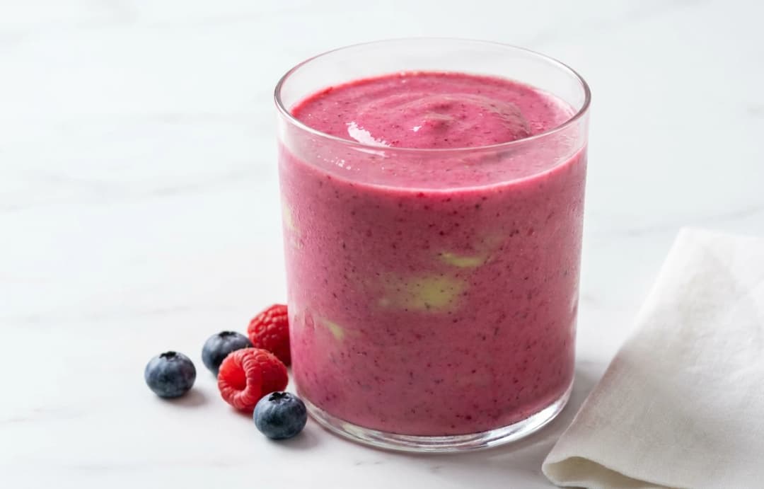 Creamy Berry & Avocado Smoothie