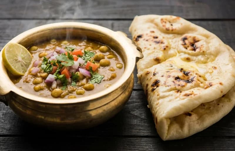 Matar Kulcha with Sliced Onions - Recipe 1