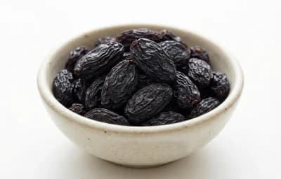 dried black raisins